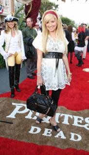 Ashley Tisdale feet photo thumbnail