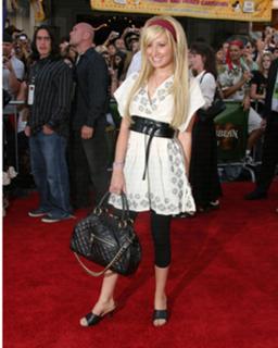 Ashley Tisdale feet photo thumbnail