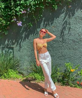 Isis Valverde feet photo thumbnail