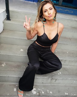 Lívia Andrade feet photo thumbnail