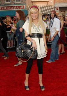 Ashley Tisdale feet photo thumbnail