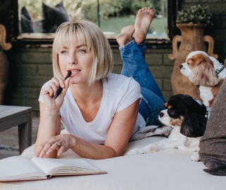 Julianne Hough feet photo thumbnail