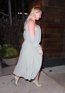 Iskra Lawrence feet photo thumbnail
