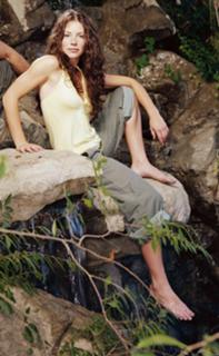 Evangeline Lilly feet photo thumbnail