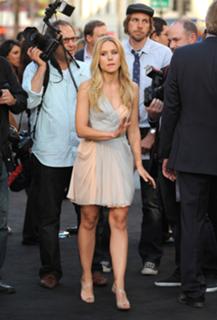 Kristen Bell feet photo thumbnail