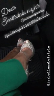 Brooke Burke feet photo thumbnail