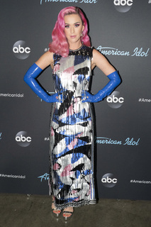 Katy Perry feet photo thumbnail