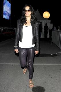Michelle Rodriguez feet photo thumbnail