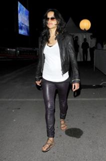 Michelle Rodriguez feet photo thumbnail