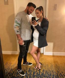 Nabilla Benattia feet photo thumbnail