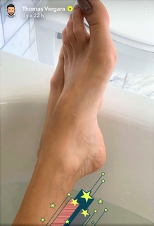 Nabilla Benattia feet photo thumbnail