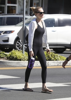 Heather Graham feet photo thumbnail