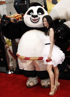 Lucy Liu feet photo thumbnail