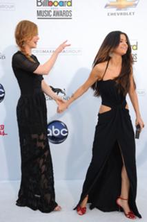 Selena Gomez feet photo thumbnail