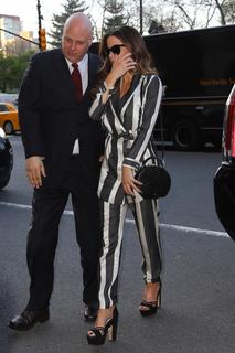 Kate Beckinsale feet photo thumbnail
