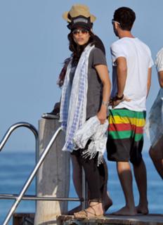 Michelle Rodriguez feet photo thumbnail