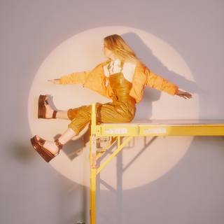 Kathryn Newton feet photo thumbnail
