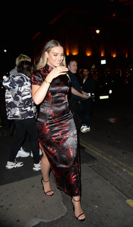 Perrie Edwards feet photo thumbnail