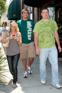 Carrie Underwood feet photo thumbnail