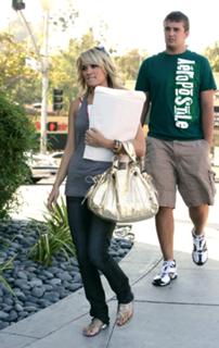 Carrie Underwood feet photo thumbnail