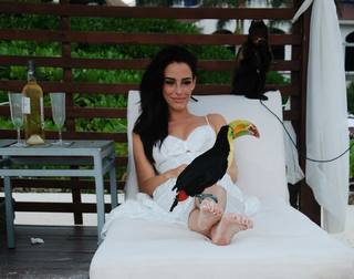 Jessica Lowndes feet photo thumbnail