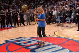 Carrie Underwood feet photo thumbnail