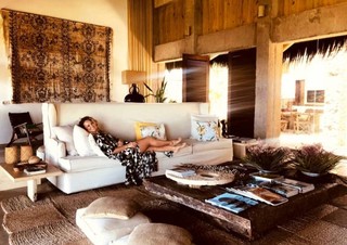 Paolla Oliveira feet photo thumbnail