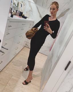 Rosie Huntington-Whiteley feet photo thumbnail