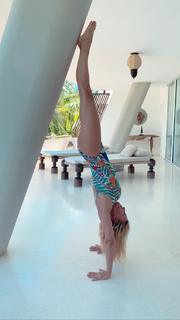 Federica Fontana feet photo thumbnail