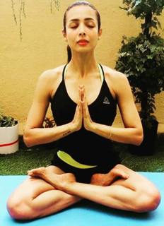 Malaika Arora feet photo thumbnail