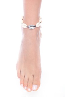 Athina Oikonomakou feet photo thumbnail