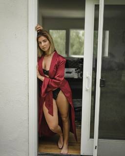 Gabbie Hanna feet photo thumbnail