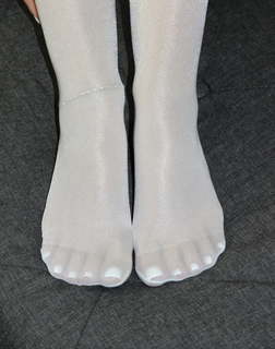 Rebecca Berardi feet photo thumbnail