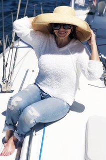 Lisa Robertson feet photo thumbnail
