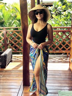 Lisa Robertson feet photo thumbnail