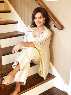 Lisa Robertson feet photo thumbnail