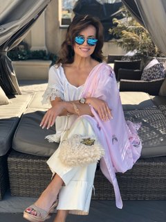 Lisa Robertson feet photo thumbnail
