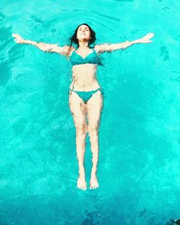 Dulce María feet photo thumbnail