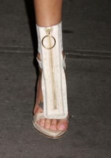 Charlize Theron feet photo thumbnail