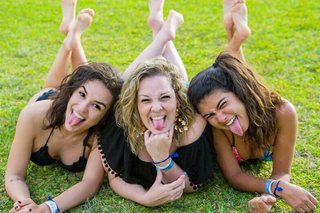 Kéfera Buchmann feet photo thumbnail