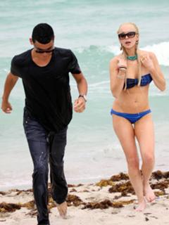 Lindsay Lohan feet photo thumbnail