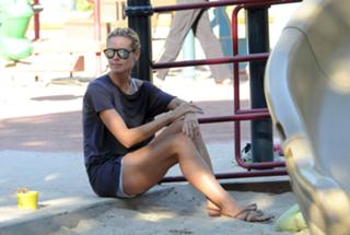Heidi Klum feet photo thumbnail