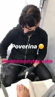 Valentina Vignali feet photo thumbnail