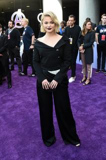 Olivia Holt feet photo thumbnail