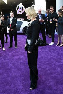 Olivia Holt feet photo thumbnail