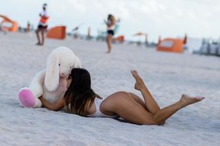 Claudia Romani feet photo thumbnail