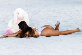 Claudia Romani feet photo thumbnail
