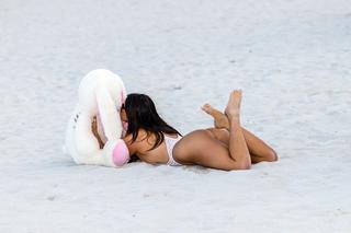 Claudia Romani feet photo thumbnail