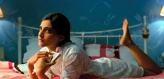 Sonam Kapoor feet photo thumbnail