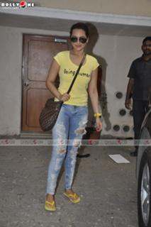 Sonakshi Sinha feet photo thumbnail
